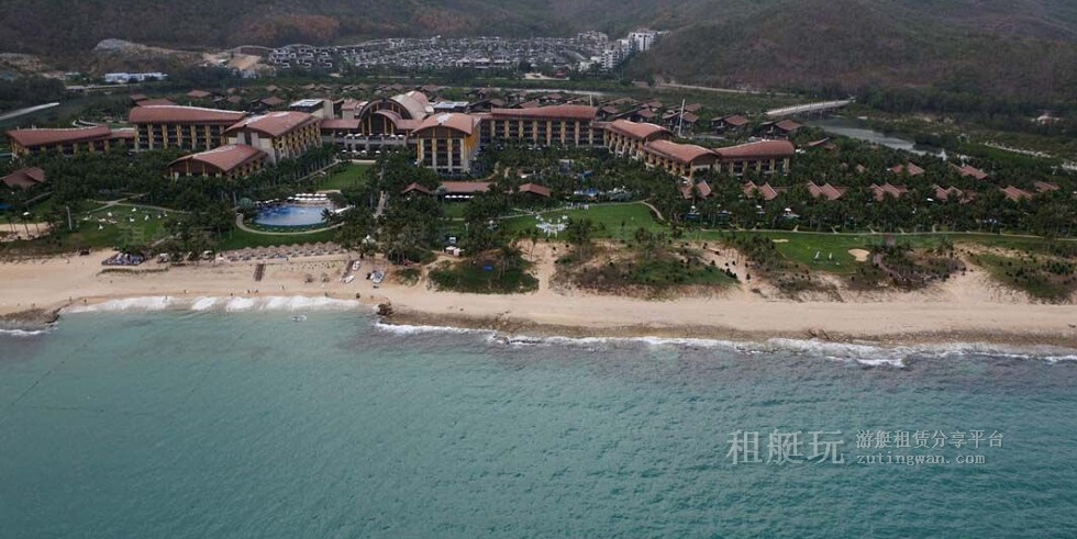 亞龍灣游艇會(huì)→太陽(yáng)灣→百福灣→東排→西排→亞龍灣酒店群→亞龍灣游艇會(huì)